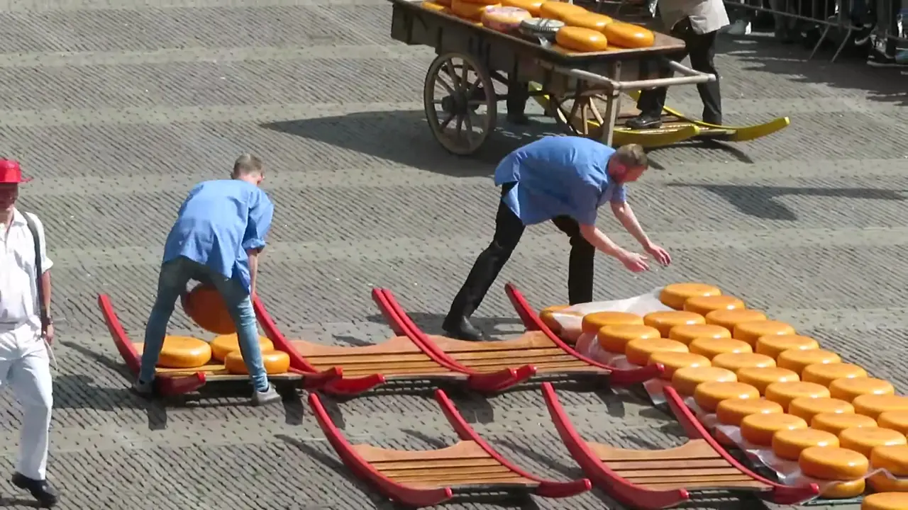 Kaasdragers op de kaasmarkt in Alkmaar
