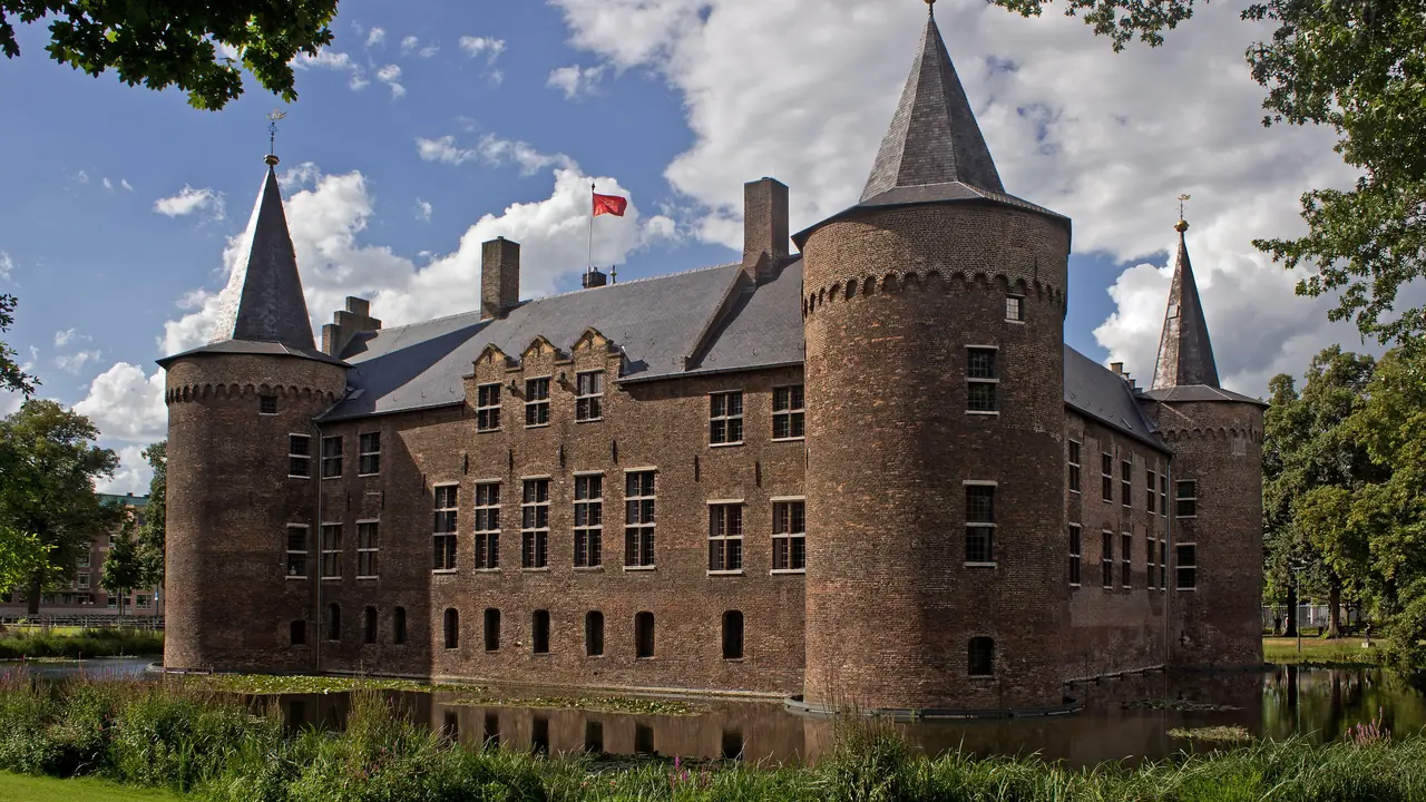 De kubuswoningen bij het Speelhuis in Helmond van bovenaf