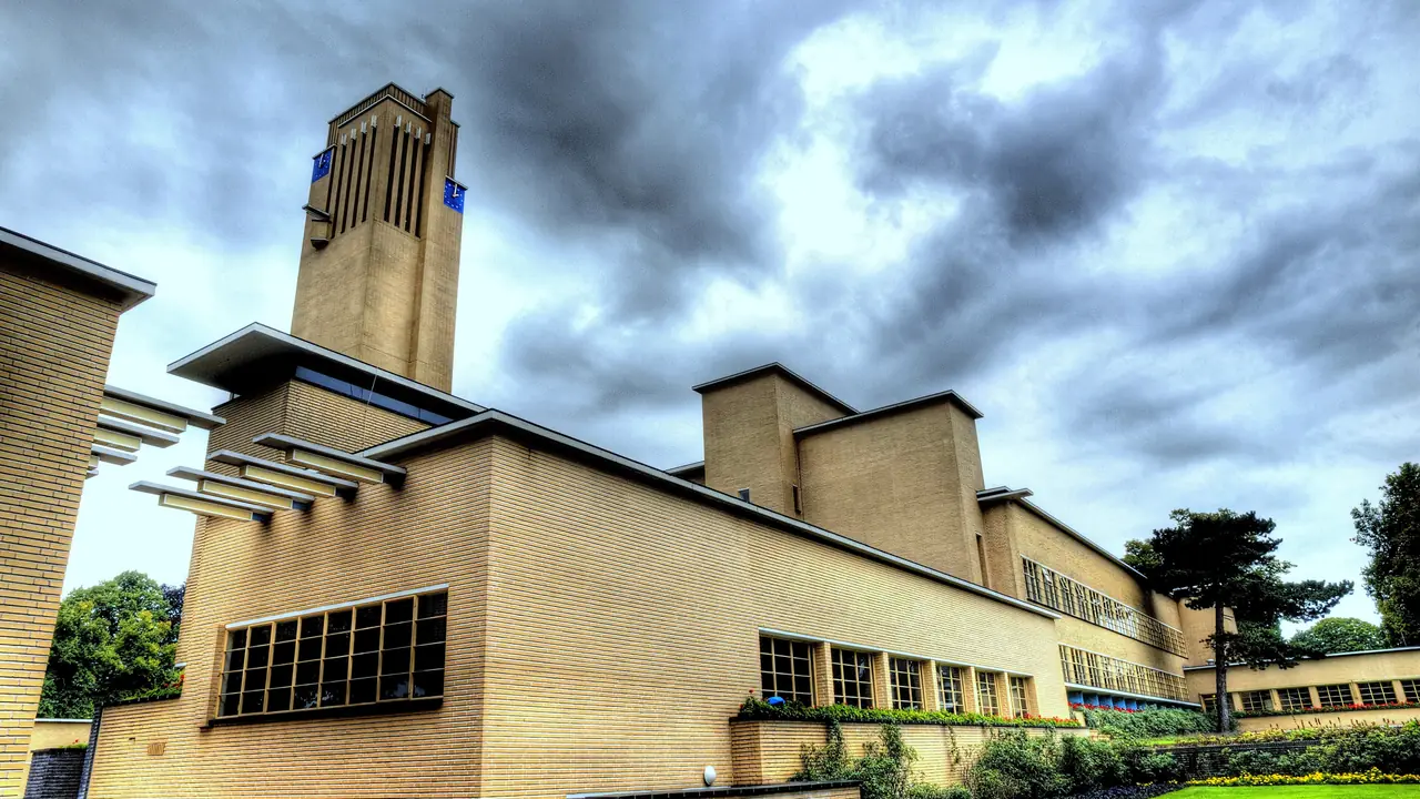 De Snelliusschool van Dudok in Hilversum, met platte daken