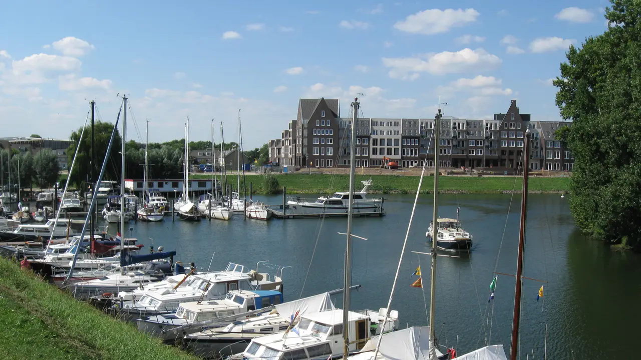 De jachthaven van vestingstad Grave aan de Maas
