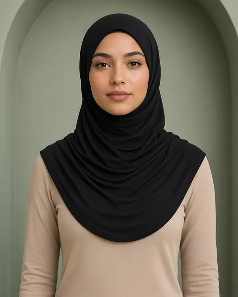 Hijab capuche en jersey – Noir – porté