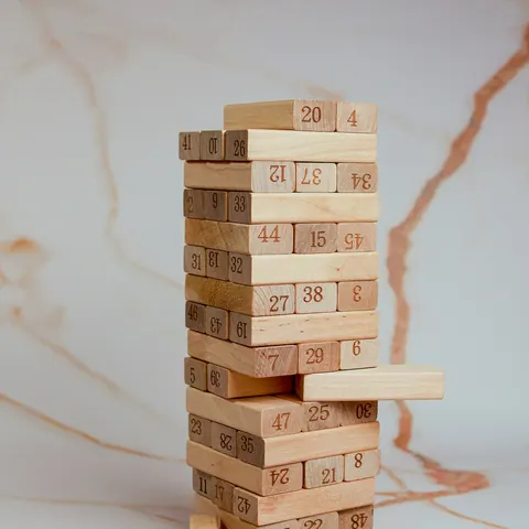 Stapelspiel mit Stühlchen