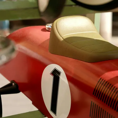 Retro-Tretauto, rot
