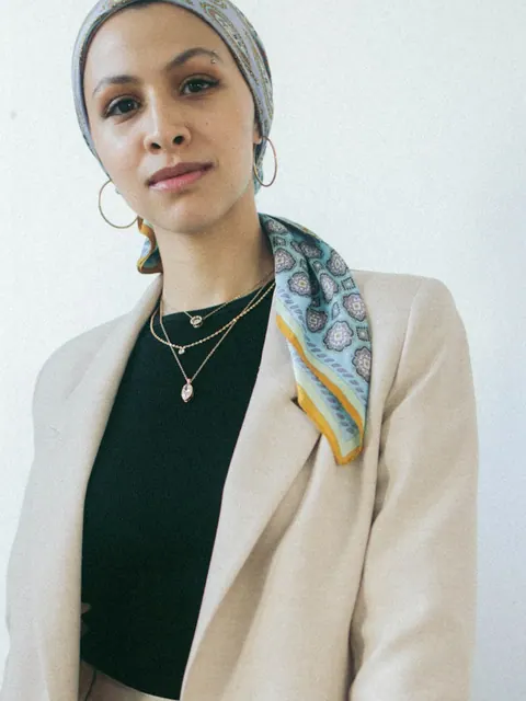 Reem made-to-measure blazer & trousers – close-up of fabric and finish