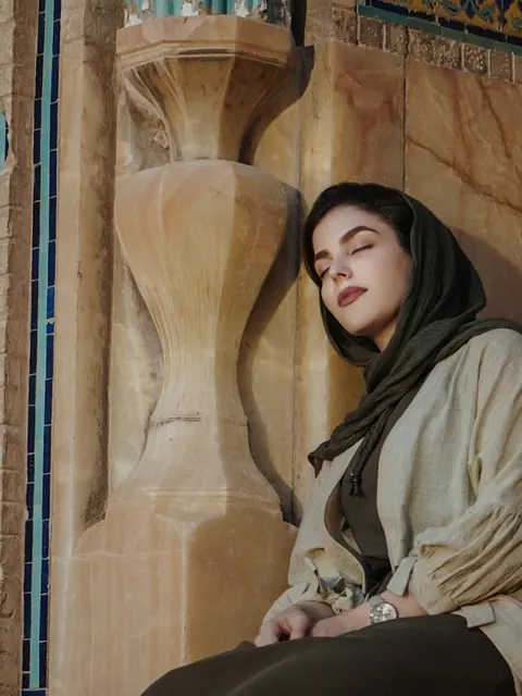 عباءة صبيرة المميزة – تفاصيل الخامة والتشطيب